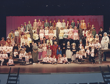 Desert Foothills Theatre. 1989. Oliver! 001